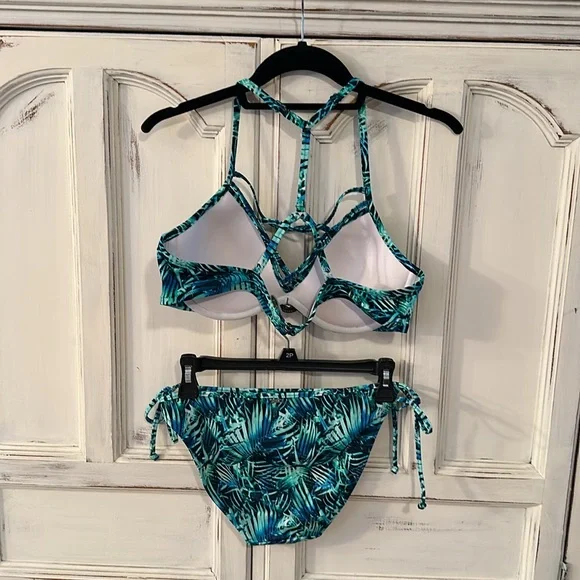 Pink Victoria’s Secret Palm Leaf Crisscross Strap Bikini Set Size Large - Picture 2 of 8